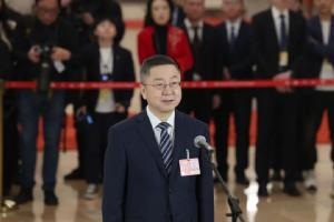 馬新強董事長走上代表通道談“追光之路，久久為功”